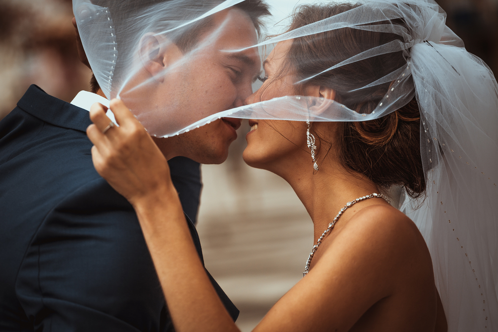 Portrait,Of,Bride,And,Groom,Kissing,On,A,Background,Of