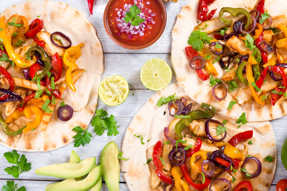 Homemade,Chicken,Fajitas,With,Vegetables,,Lime,And,Salsa,Sauce,On
