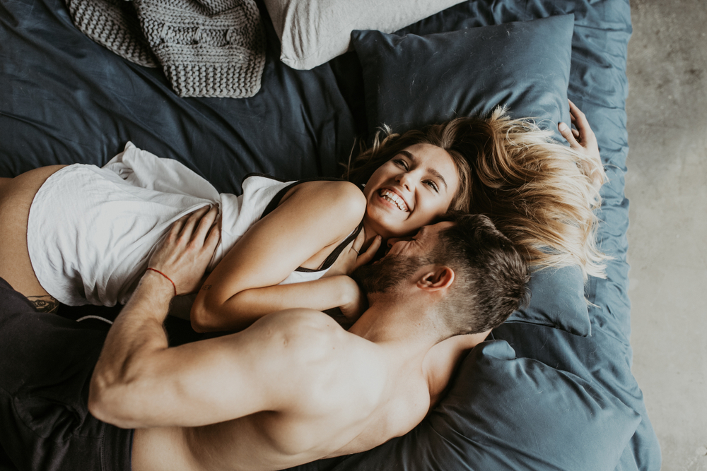 Beautiful,Loving,Couple,Kissing,In,Bed