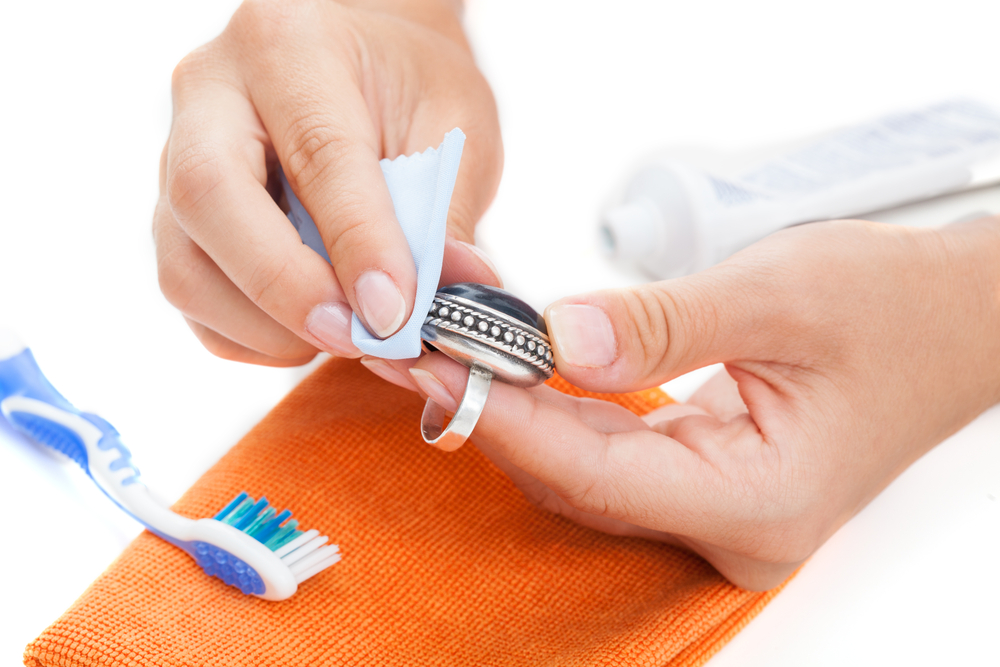 Professional,Jewellery,Cleaning,With,Toothpaste,And,Cleaning,Rug