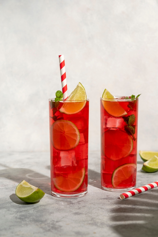 Red,Fruit,,Lemonade,With,Fresh,Mint,And,Lemon,Slices.,Sun