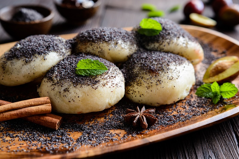 Traditional,Sweet,Steamed,Dumplings,With,A,Plum,Jam,,Sprinkled,With