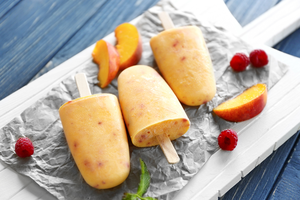 Tasty,Fruit,Ice-cream,On,Cutting,Board