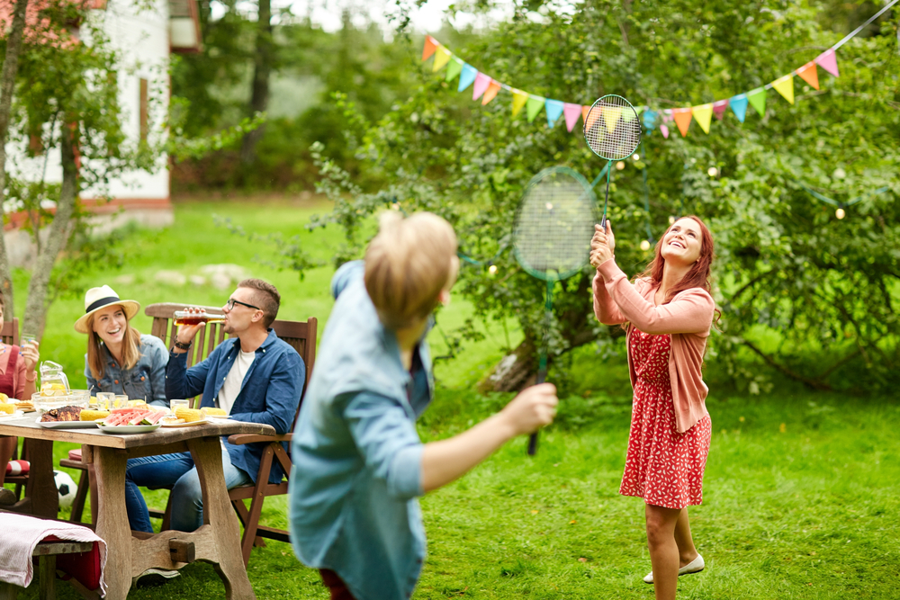 Leisure,,Holidays,,People,And,Sport,Concept,-,Happy,Friends,Playing