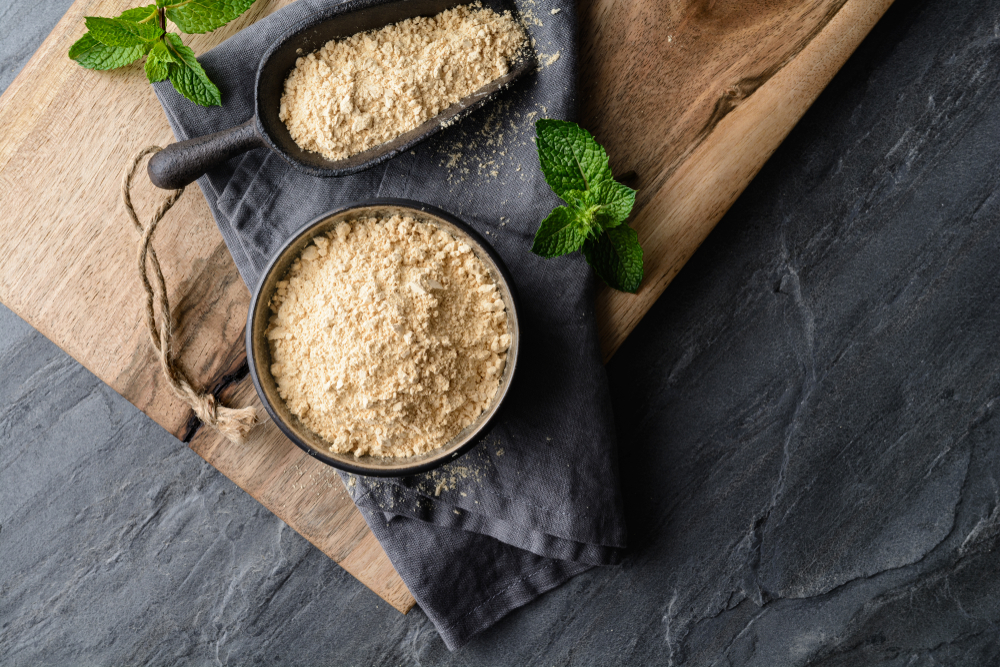 Dietary,Supplement,,Maca,Root,Powder,In,A,Bowl,And,Scoop