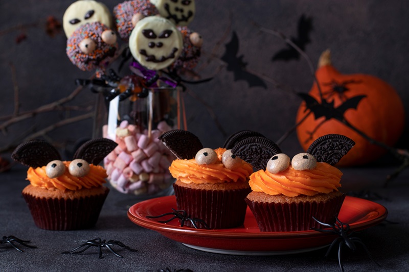 Halloween,Treat,-,Bright,Sweet,Cakes,In,The,Shape,Of
