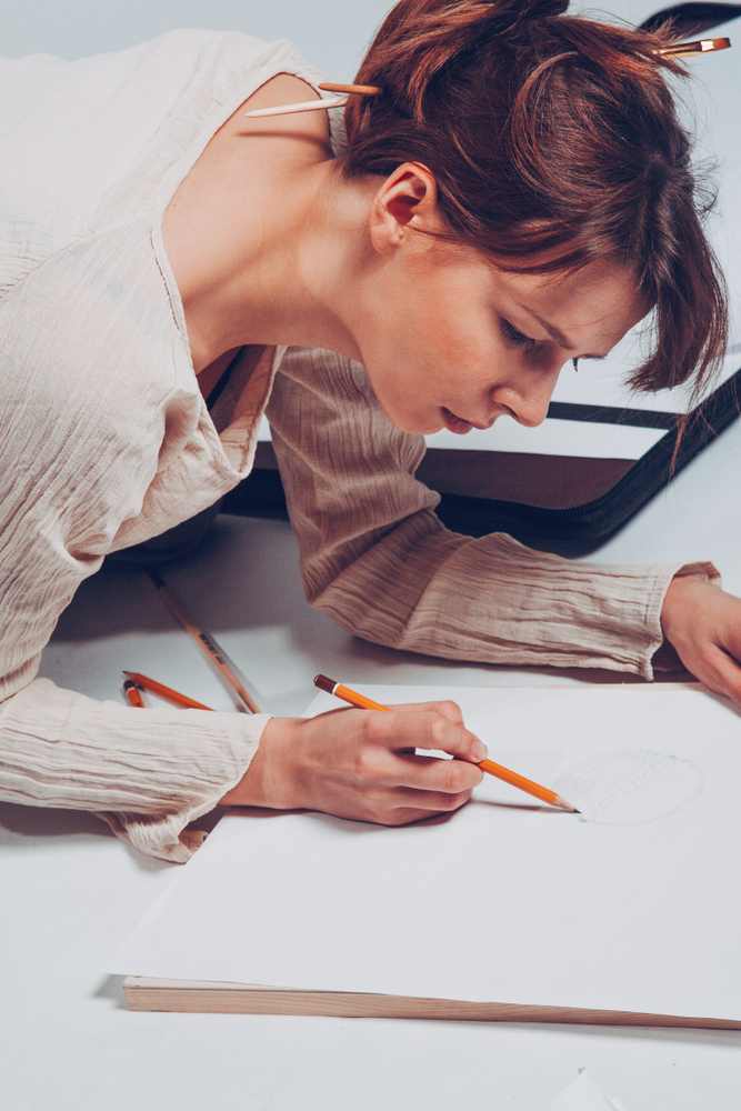 Good-looking,Cheerful,Professional,Young,Female,Artist,Working,On,A,New