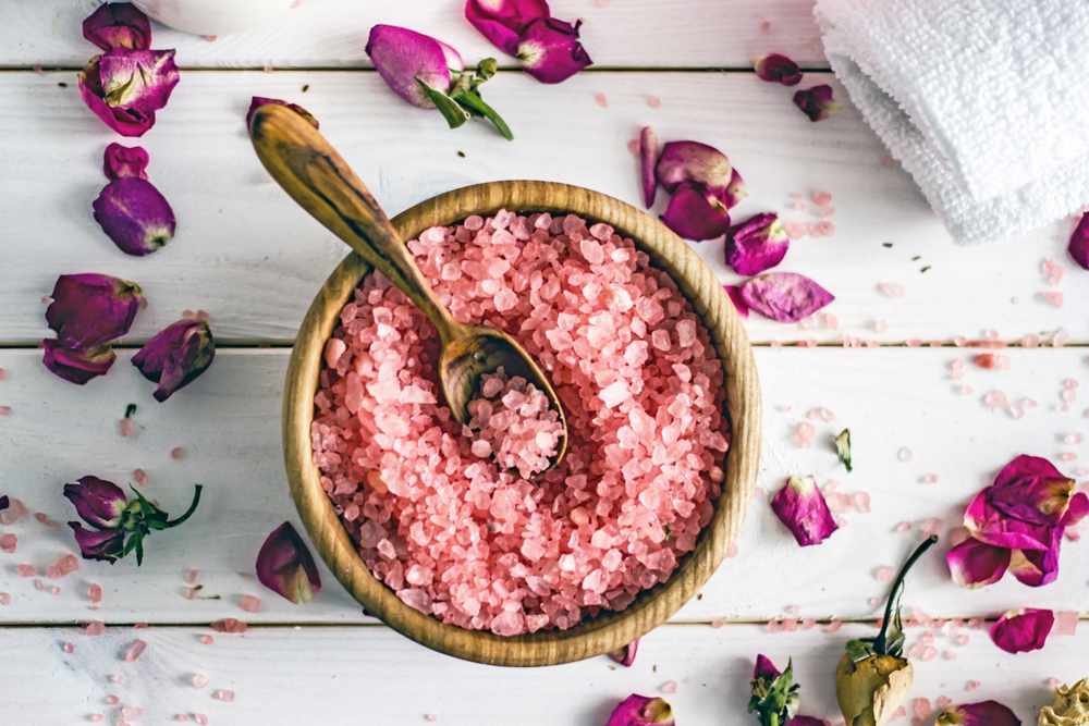 Pink,Sea,Salt,With,Rose,Aroma,In,A,Wooden,Cup,