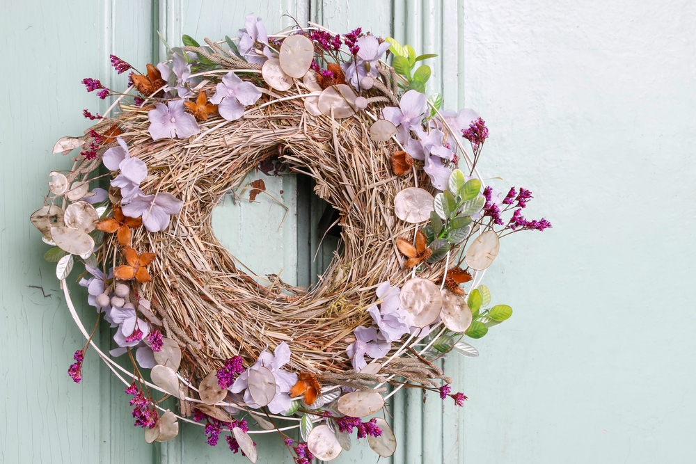 Autumn,Door,Wreath,On,Wooden,Background,,Copy,Space