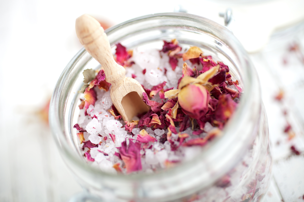 Homemade,Bath,Salt,With,Pink,Roses