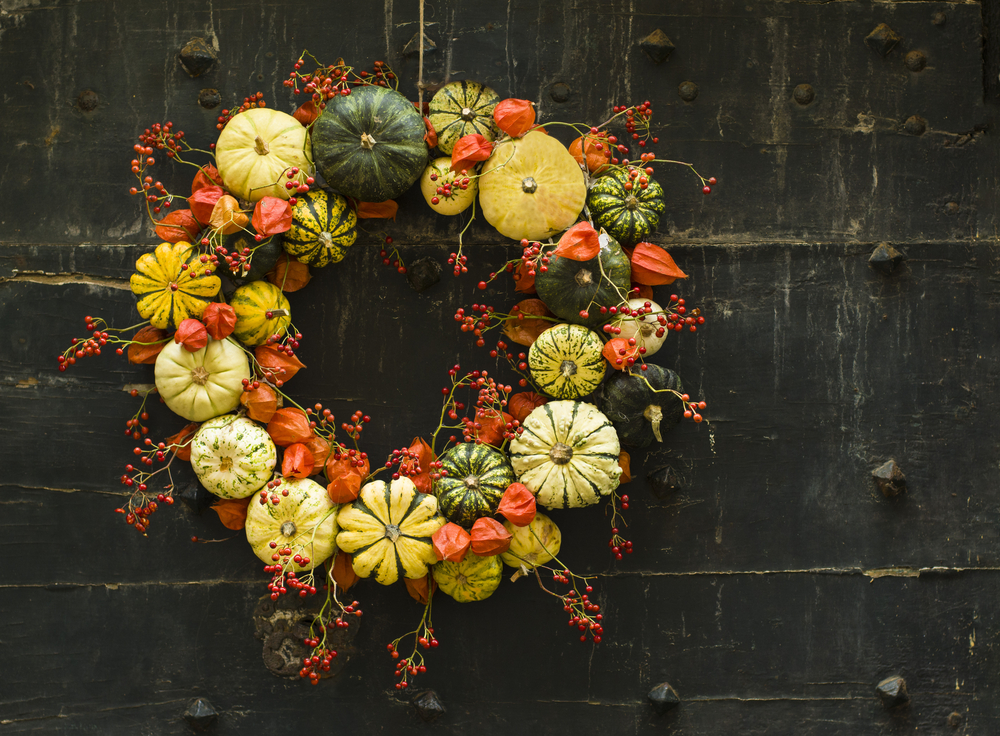 Handmade,Wreath,Of,Small,Pumpkins,And,Zucchini,On,A,Vintage