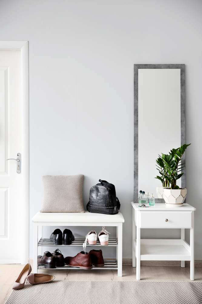 Stylish,Hallway,Interior,With,Large,Mirror