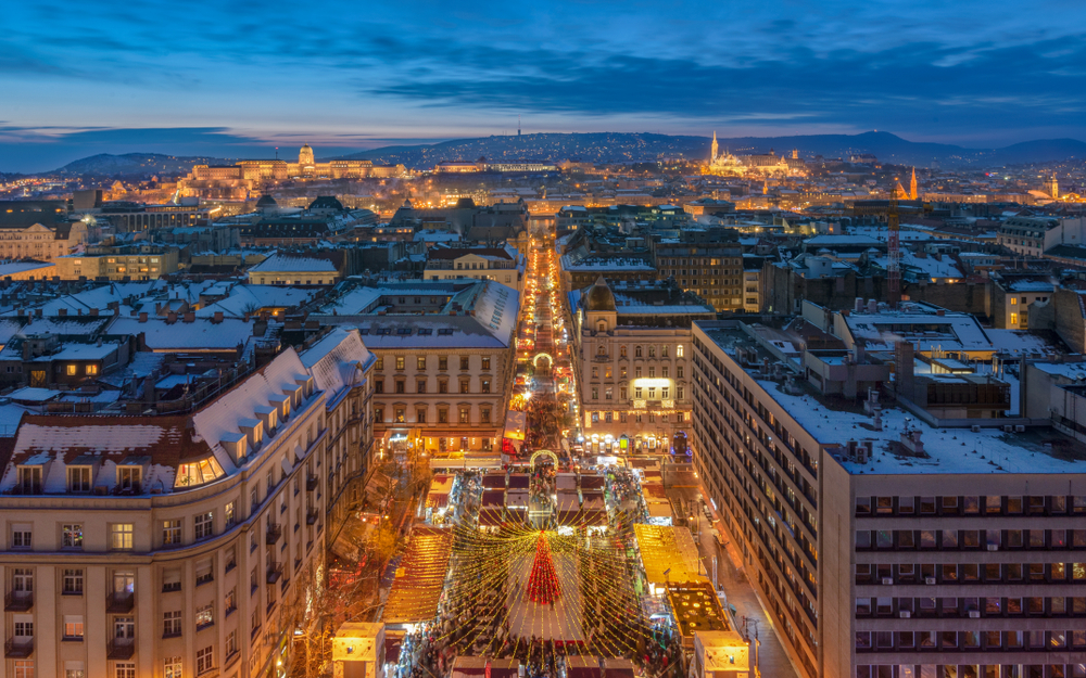 Europe,,Hungary,,Budapest,,Christmas,Market,In,The,Front,Of,St