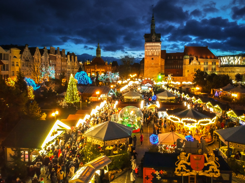 Illuminatedl,Christmas,Fair,In,The,Old,Town,Of,Gdansk,,Poland