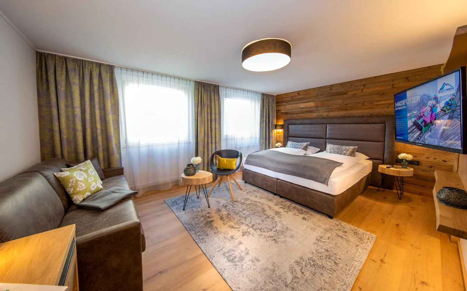 05_rakousko_zell_am_see_gruner_baum_02