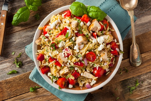Homemade,Chicken,Orzo,Salad,With,Peppers,And,Feta