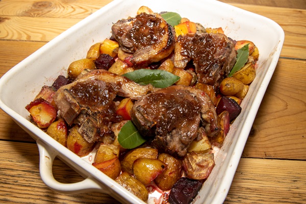 A,Delicious,Baking,Trey,Of,Rhubarb,And,Ginger,Jam,Lamb
