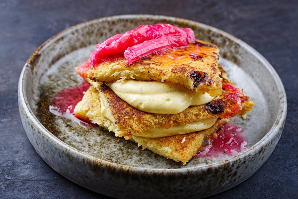 Traditional,Roasted,Italian,Panettone,Tiramisu,With,Vanilla,Custard,Curd,And