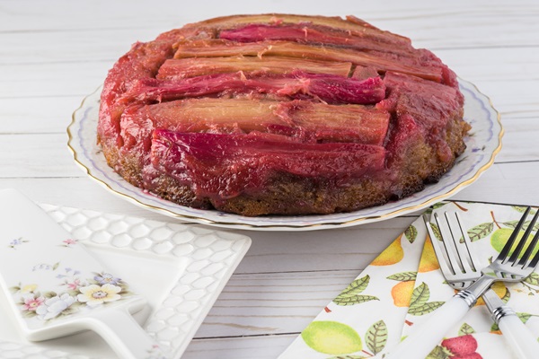 Close,Up,Of,Fresh,Baked,Homemade,Rhubarb,Upside,Down,Spice