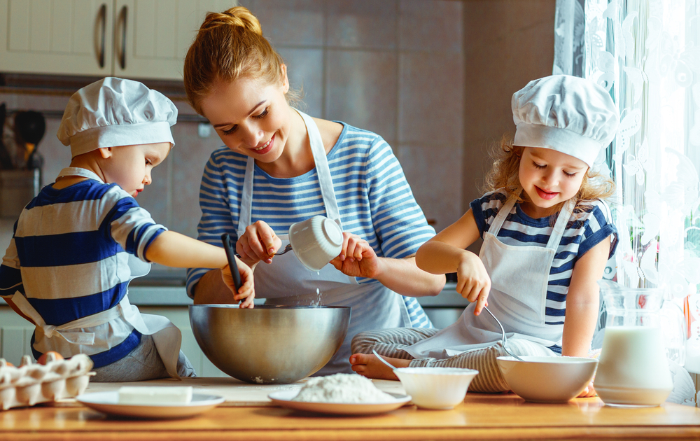 Happy,Family,In,The,Kitchen.,Mother,And,Children,Preparing,The