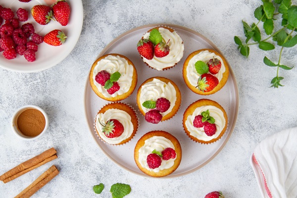 Cupcakes,With,Raspberries,And,Strawberries,On,A,Plate,On,A