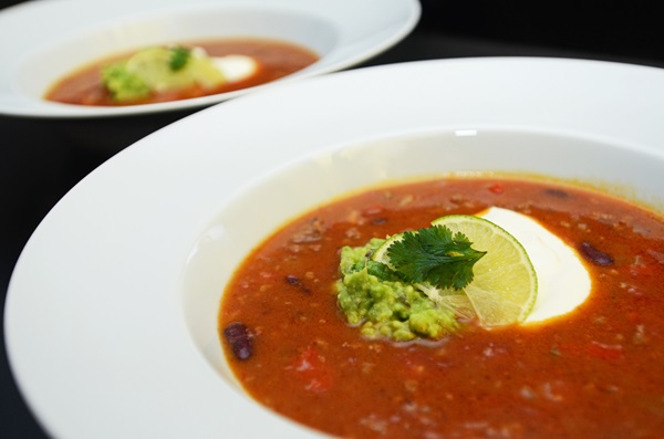 Mexican,Chilli,Bean,Soup,,Served,With,Guacamole,And,Cream.