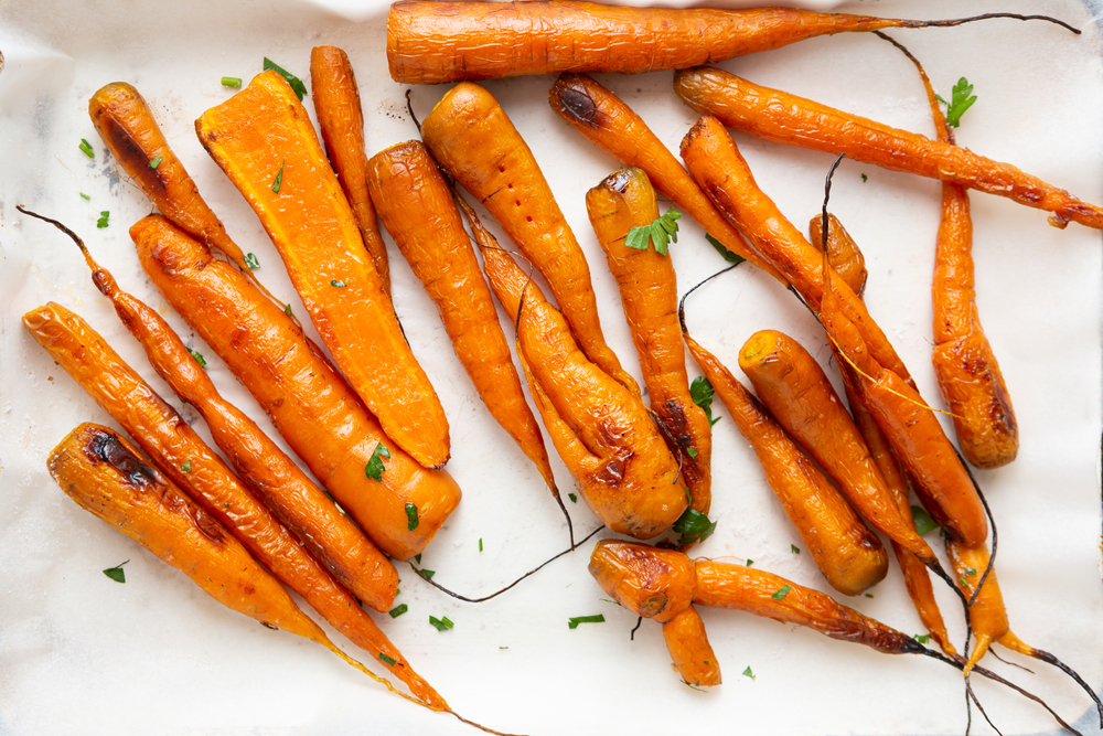 Top,View,Of,Roasted,Carrots,On,Baking,Dish