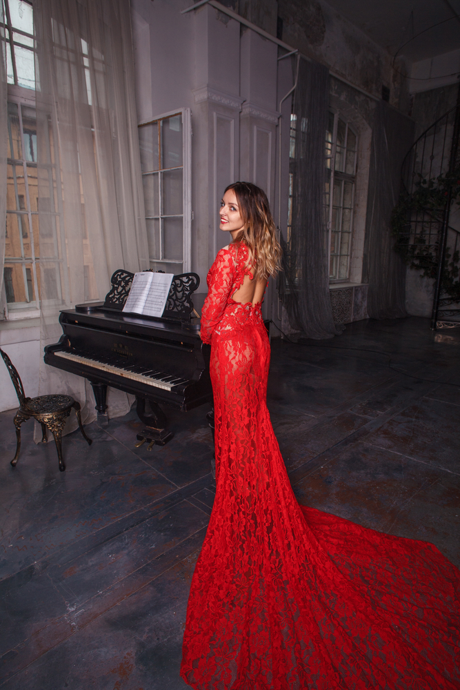 Girl,In,Red,Dress,Enthralling