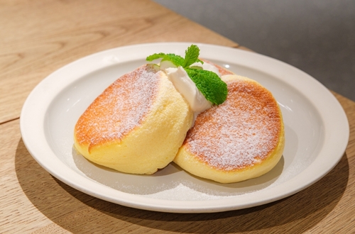 Japanese,Style,Sluffy,Souffle,Pancake,Dessert,With,Cream,Served,On