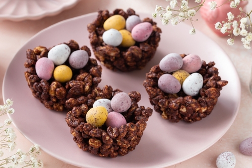 Sweet,And,Tasty,Easter,Chocolate,Rice,Nest,Cake,With,Mini
