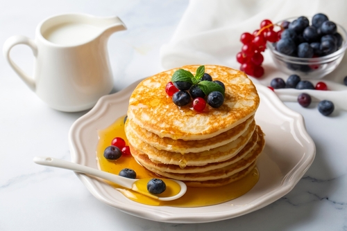 Healthy,Summer,Breakfast,,Homemade,Classic,American,Pancakes,With,Fresh,Fruit