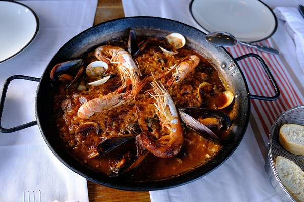 Paella s morskymi plody