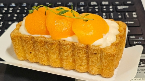 Pistachio,Yellow,Apricot,Pie,On,The,Keyboard