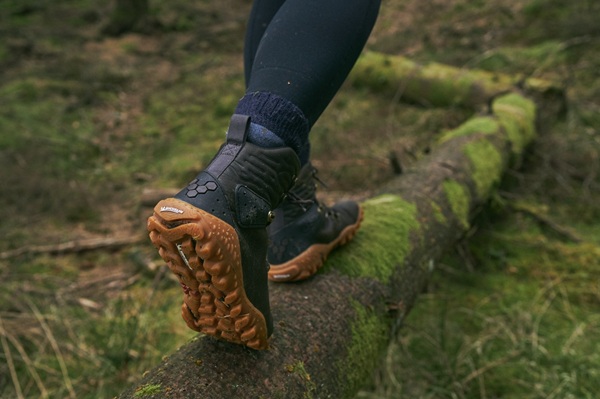 BenRead-Vivobarefoot-Lakes-Sarah-HiResJPEG-127