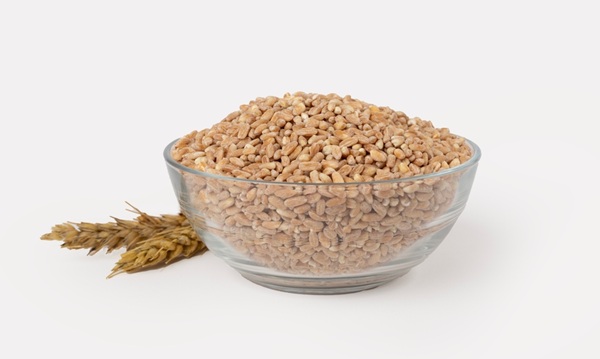 Bowl,With,Spelt,Grain,Isolated,On,White