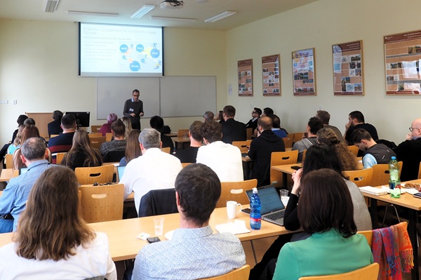 Semináře se zúčastnili na čtyři desítky posluchačů