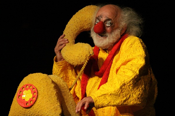 Slava Snowshow Yellow on the telephone by Anna Bogodist (1)
