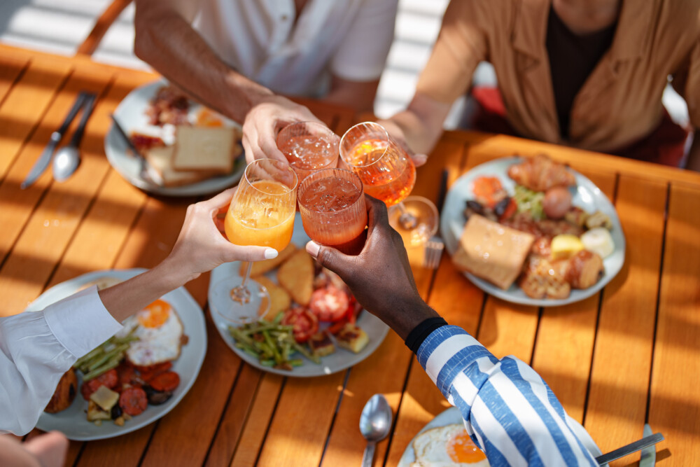 Konec prosecca? Brunch ovládají čajové koktejly
