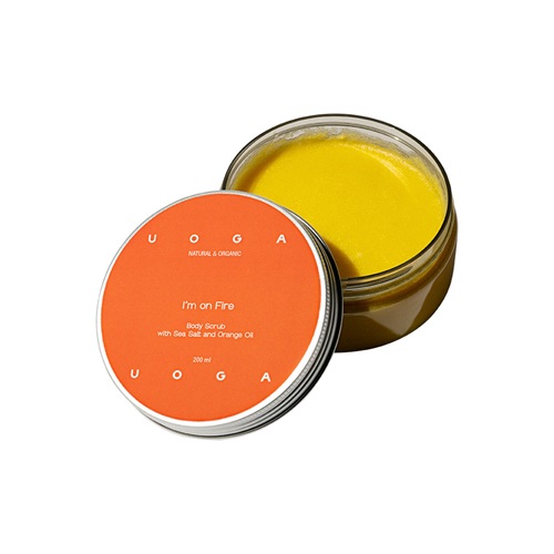 UOGA UOGA JemnÃ½ regeneraÄ_nÃ­ tÄ_lovÃ½ peeling IÂ´m on Fire s moÅ_skou solÃ­ a pomeranÄ_ovÃ½m olejem 200 ml